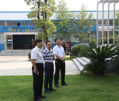 中國食用菌協(xié)會(huì)常務(wù)副會(huì)長高茂林一行視察仙客來公司